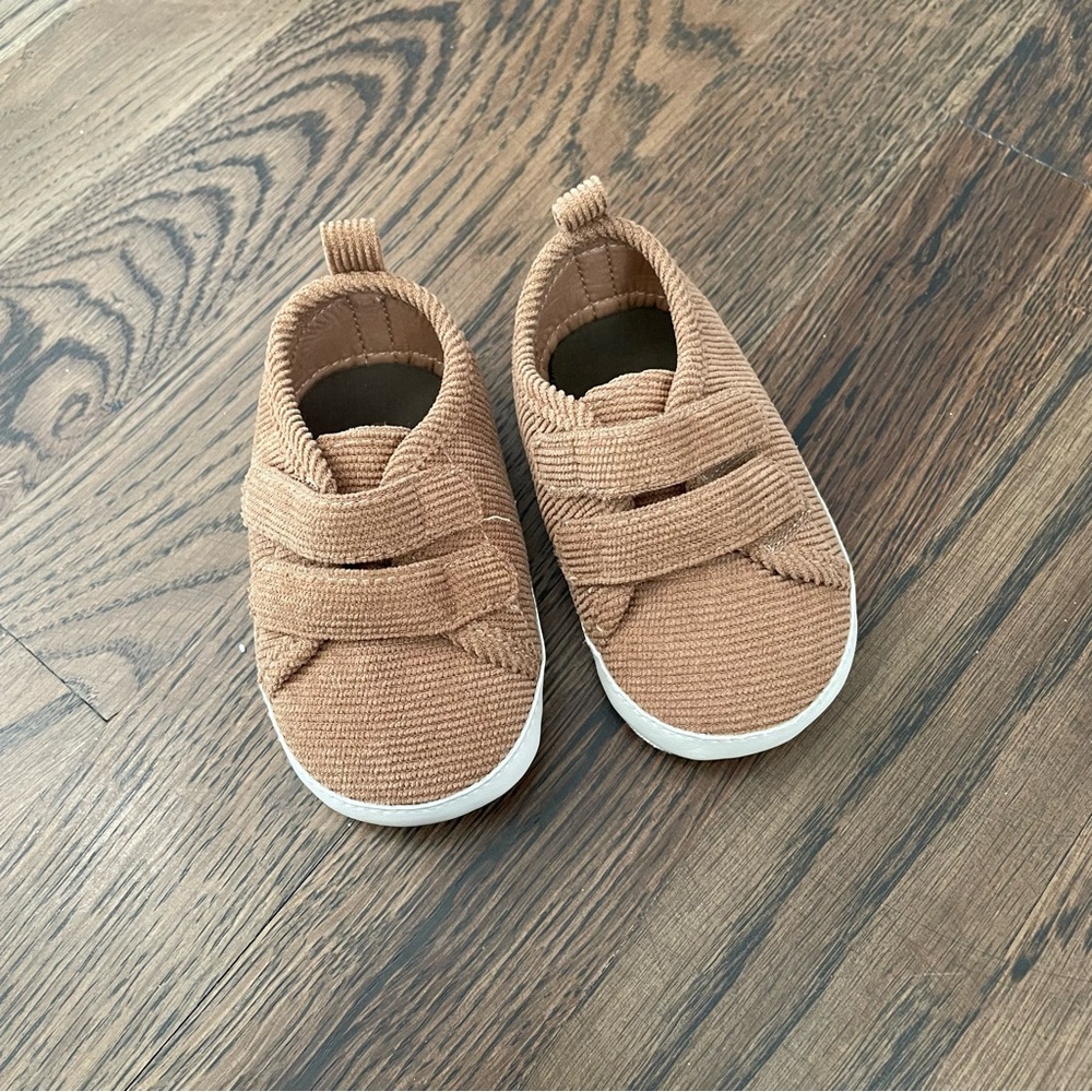 Old Navy Corduroy Sneakers, 3-6 months